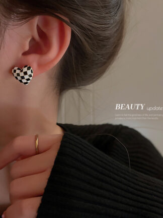 Купить 925 Silver Needle Dripping Oil Chessboard Grid Love Heart Stud Earrings Korean Small Fairy Tale Sweet Earrings Mori Style Ins Style Earrings