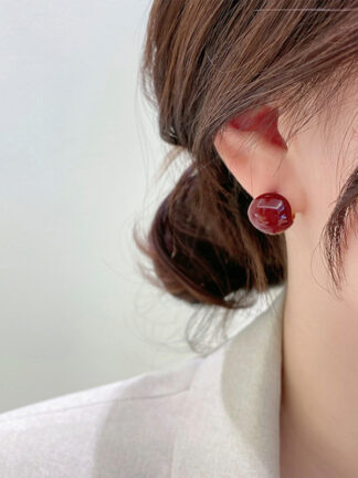 Купить South Korea Dongdaemun Retro New Sweet Lovesickness Red Bean Ear Clip Earrings Minimalist Design Ear Rings Female Wholesale
