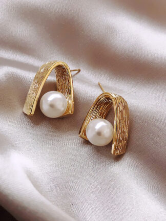 Купить 925 Silver Needle Arc Pearl Simplicity Metal Stud Earrings Fashionable Womens Cold Style French Style Vintage eardrop