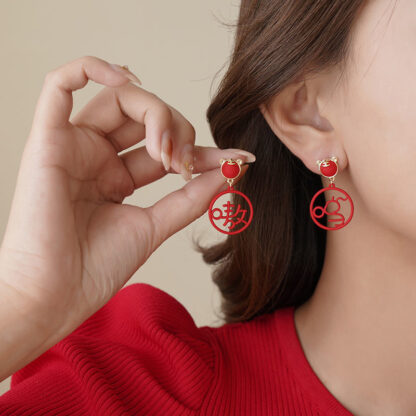 Купить 925 Silver Needle Red Festive New Year Tiger Earrings Chinese Style Fu Character Asymmetric Earrings Fashion eardrop for Women