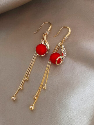 Купить 925 Silver Needle Korean Dongdaemun Fashion Red Tassel Earrings Female Autumn and Winter Personalized Earrings Design eardrop