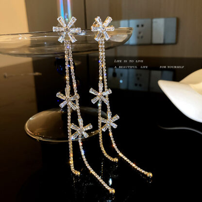 Купить 925 Silver Needle Long European and American Rhinestone Zircon Flower Tassel Earrings Personalized Eardrops Design Sense Exaggerated Earring