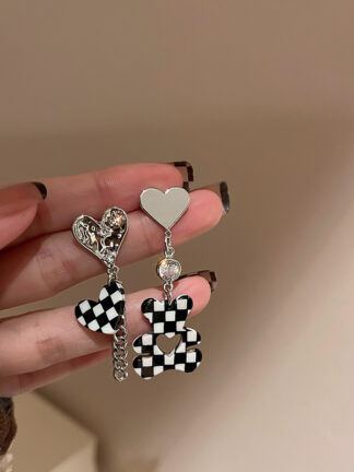 Купить 925 Silver Needle Asymmetric Diamond-Embedded Heart Bear Checkered Earrings Korean Style Simple Girl Earrings eardrop