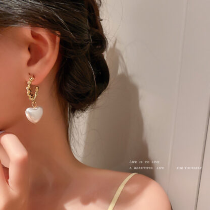 Купить 925 Silver Needle Pearl Love Heart Korean Retro Simple Ladies Fashion Stud Earrings Lady Peach Heart Personalized eardrop