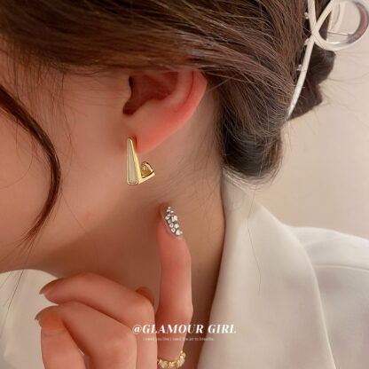 Купить Silver Needle South Korea Dongdaemun Dripping Oil Triangle Earrings Minimalist Design Elegant Ear Studs Fashion and Personalized Earrings Fe