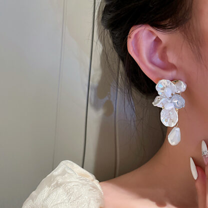 Купить 925 Silver Studs Needle Baroque Crystal Pearl Rhinestone Earrings Ins French Retro Minority Design Ear Studs Eardrop Earring