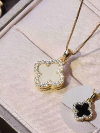 Купить Pendant Necklaces Factory Direct Supply Lucky Double-Sided Clover 2021 New Black and White Double-Sided Elegant Clavicle Chain