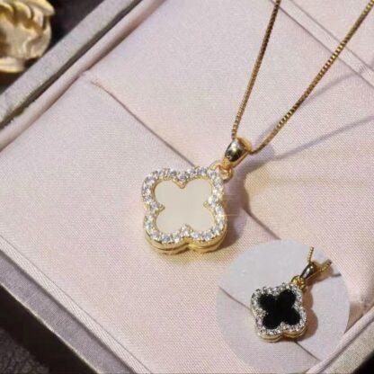 Купить Pendant Necklaces Factory Direct Supply Lucky Double-Sided Clover 2021 New Black and White Double-Sided Elegant Clavicle Chain