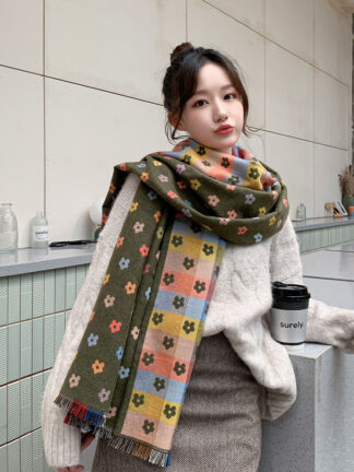 Купить Little Flower Scarf Womens Autumn and Winter Color Matching Knitted Warm Cashmere Shawl European and American Thickened Scarf Wholesale