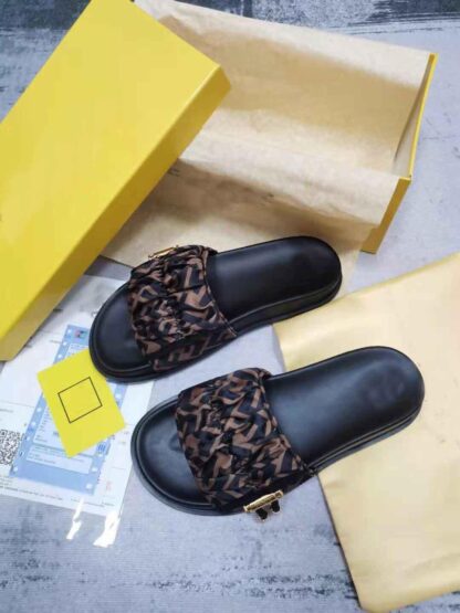 Купить 2022 Popular Summer Slipper Beach Slides Sandal Shoes Women Slide Non-slip Outdoor Satin Feel Slippers Flip Flops Sandalias With Box