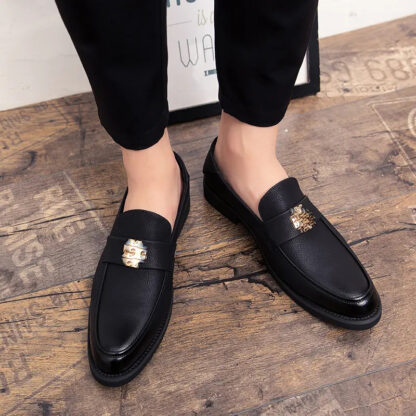 Купить Loafers Men Shoes PU Leather Round Toe Flat Fashion Classic Black Daily Metal Decorative Hairstylist Business Dress Shoes DP277