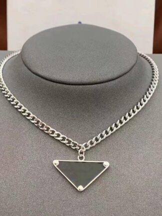 Купить Designer Jewelry Womens Mens Luxury Designer Necklace Chain Fashion Black and White Triangle Pendant Party Silver Hip Hop Punk