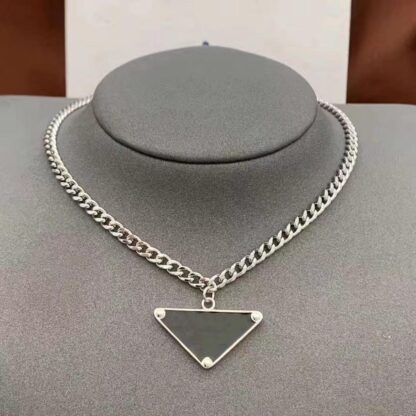 Купить Designer Jewelry Womens Mens Luxury Designer Necklace Chain Fashion Black and White Triangle Pendant Party Silver Hip Hop Punk