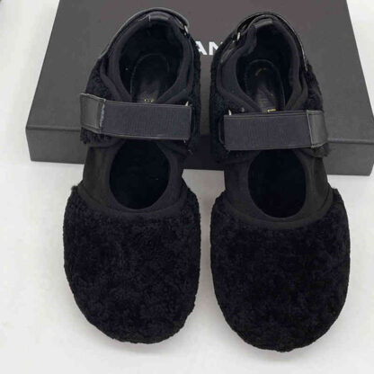 Купить Sandals High end Xiangjia autumn and winter Xiaoxiang one foot fur shoes female lamb wool flat bottom Doudou