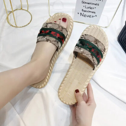 Купить Antiskid Fashion Women Sandals Flat Bottom Printing Comfortable Leisure Beach Resort Lightweight Super Fiber Leather HM306