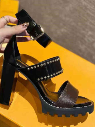 Купить Sandals Women Leather est Star Trail Designer Lady Ankle Strap Studs Buckle Letter Printed Chunky Heel Treaded Rubber Outsole Sandal OCZV