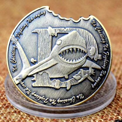 Купить 50pcs Non Magnetic Shark Relief Medal Painted Metal Commemorative Coin Craft Custom Collectibles Lucky Badge Gift