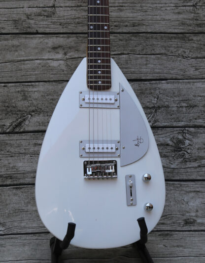 Купить Direct selling manufacturer can customize Brain Jones electric guitar