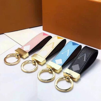 Купить Designer Keychains Car Key Chain Bags Decoration Cowhide Gift Design for Man Woman 4 Option Top Quality