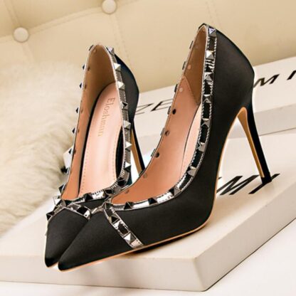 Купить Women Dress Shoes rock Patent High Heels stud Pumps Rivets Real Leather Pointed Toe Wedding Shoes Gift Valentine Party Shoes Brand Box 34-41