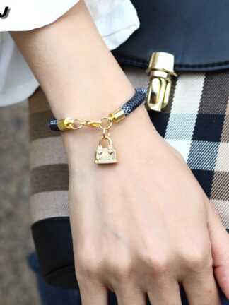Купить Luxury Design Fashion Gold Plated Heart Bag Round Charm Leather Bracelet for Woman