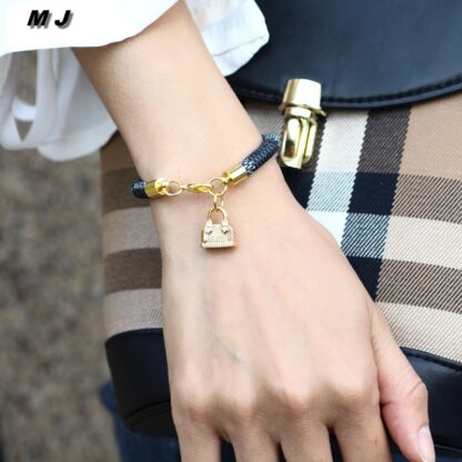 Купить Luxury Design Fashion Gold Plated Heart Bag Round Charm Leather Bracelet for Woman