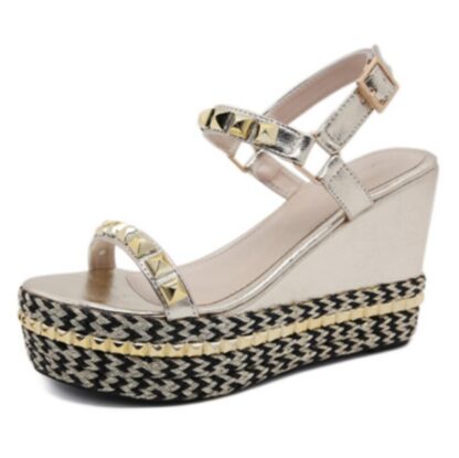Купить 2021 summer versatile Sandals wedge straw rivet thick soled tarp high heel open toe cake shoes for women