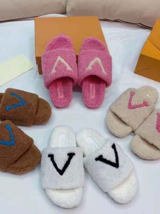 Купить Ladies Designer Winter Indoor Plush Slippers Top Quality Thermal Shoes Slippers Flip-Flops With Box