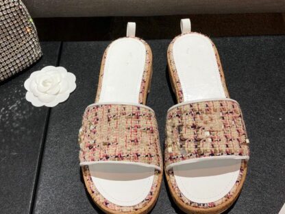 Купить 2022 designer women's sandals Summer Slipper rivet low-heeled flat-bottomed black pink cowhide and honey inlay bric size 35-40 with boxk