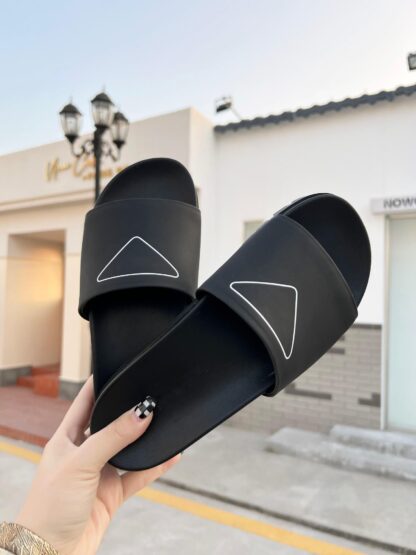 Купить 2022 spring/summer Black Embossed Ridged-sole slippers Sandals summer triangular slippers silk cowhide fabric zigzag comfort size 35-41 with brand box