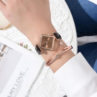 Купить Vintage Square Ladies Watch Bracelet Fashion Drop Quartz Leather Simple Small Woman Clock Fashion Accessories