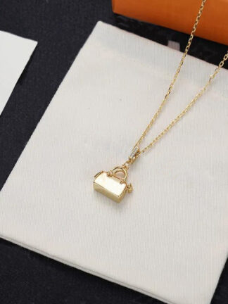 Купить Women's Pendant gold Necklace light luxury personalized fashion item versatile Valentine's Day gift souvenir for friends and lover