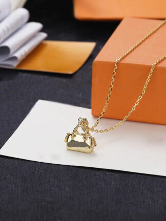 Купить Classic charm Women's Pendant Necklace light luxury personalized fashion item versatile Valentine's Day gift souvenir for friends