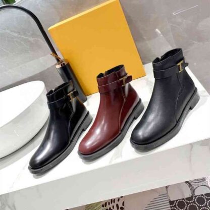 Купить Boots Autumn and winter T-letter buckle leather Chelsea boots short British style flat bottomed Martin single bare
