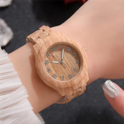 Купить Fashion Brand Women's Wood Watch Luxury Imitation Wood Watch Retro Leather Quartz Wood Color Watch Women's Simple Clock Hot Selling Fashion Accessories