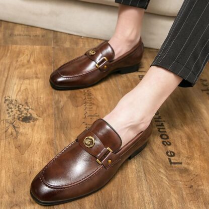 Купить Loafers Men Shoes PU Leather Round Toe Flat Brown Fashion Classic Daily European and American Metal Buckle Trend Business Dress Shoes DP279-1