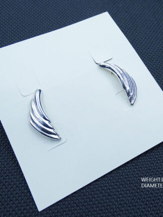 Купить Stud Europe and the United States silver crescent earring contracted earrings earrings 2022 new tide niche fashion design