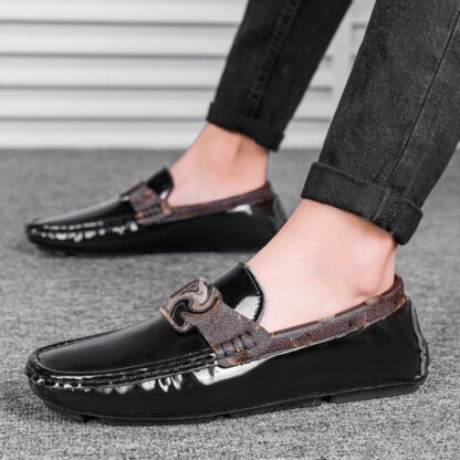 Купить Loafers Men Shoes PU Leather Solid Color Round Toe Flat Casual Fashion Business Party Metal Decoration Trend Classic Simple Peas Shoes HM291