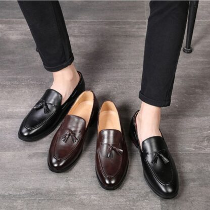 Купить 2021 Spring and Autumn New Loafers Men Shoes PU Leather Pointed Toe Flat Bottom Casual Fashion Tassel Trend Wild HL059