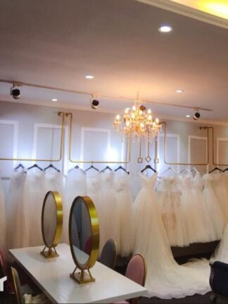 Купить Gold wall wedding dress rack Commercial Furniture hanging men's and women's clothing racks ceiling cloth store floor type U-shaped hanger