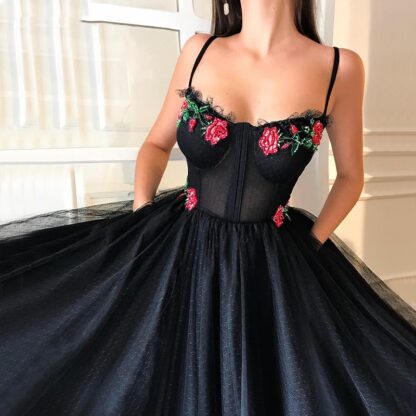 Купить 2022 Sexy Spaghetti Straps Flowers Appliques Evening Dresses Low Back Puffy Gowns robes de soirée