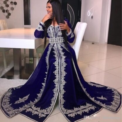 Купить Arabia Long Sleeve Prom Dresses V-Neck Crystal Beads Lace Applique abaya caftan Glamorous Dubai Satin Floor Length Muslim Prom evening Dress