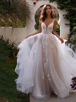 Купить Long Boho A Line Backless Wedding Dress 3D Flowers Spaghetti Strap Bride Princess Floor Length Gown