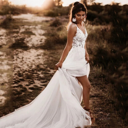 Купить White Lace Boho Wedding Dress Spaghetti Strap Appliqued Beach Gown Sexy Backless Bride Dresses