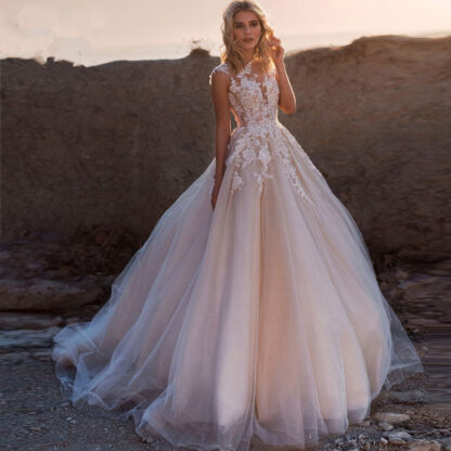 Купить Scoop Gown Lace Applique A Line Wedding Dresses Sleeveless Tulle Boho Bridal vestido de noiva Long Train trouwkleed