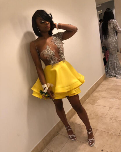Купить Gorgeous Yellow Homecoming Dresses Short Mini One Shoulder Long Sleeves See Through Appliques Beaded Tiered Satin Tulle Prom Gowns