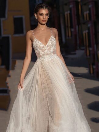Купить Eightree Beach Wedding Dress Boho vestido de noiva Bohemian Bridal Backless Spaghetti Straps V Neck Gowns