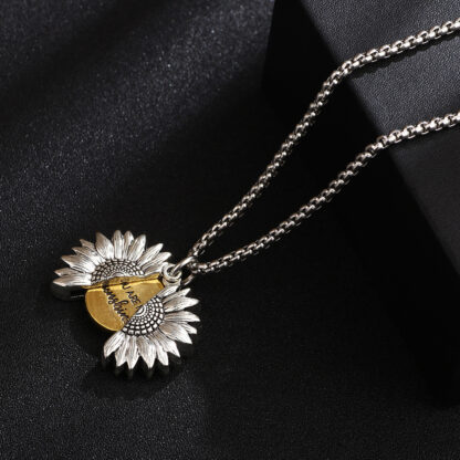 Купить Fashion New Creative Sunflower Open Engraved Gold and Silver Pendant Necklace Accessories for Lovers Gifts
