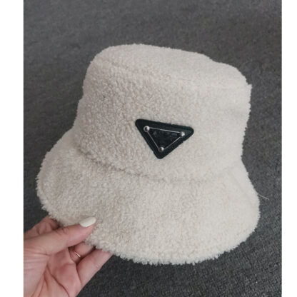 Купить New Fashion wholesale winter inverted triangle fisherman's hat small fragrance basin hats men's and women's warm cap fashion