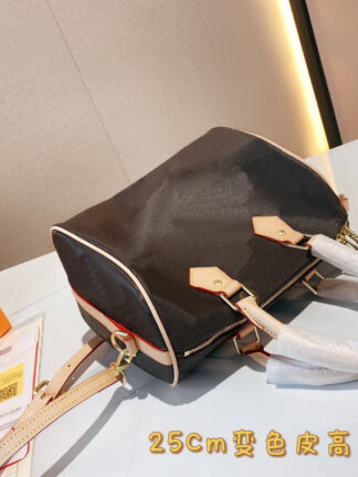 Купить 2021 new Women Messenger Travel bag Classic Style Fashion bags Shoulder Bags PILLOW style 30CM 25CM